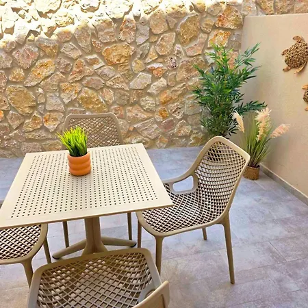 Anthouli Homes 1, Steps From And Centre