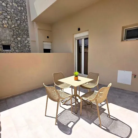 Anthouli Homes 1, Steps From And Centre Appartement *