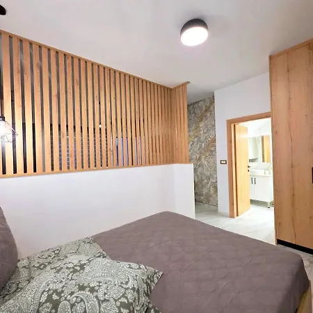 Anthouli Homes 1, Steps From And Centre