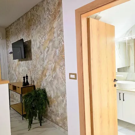 Anthouli Homes 1, Steps From And Centre